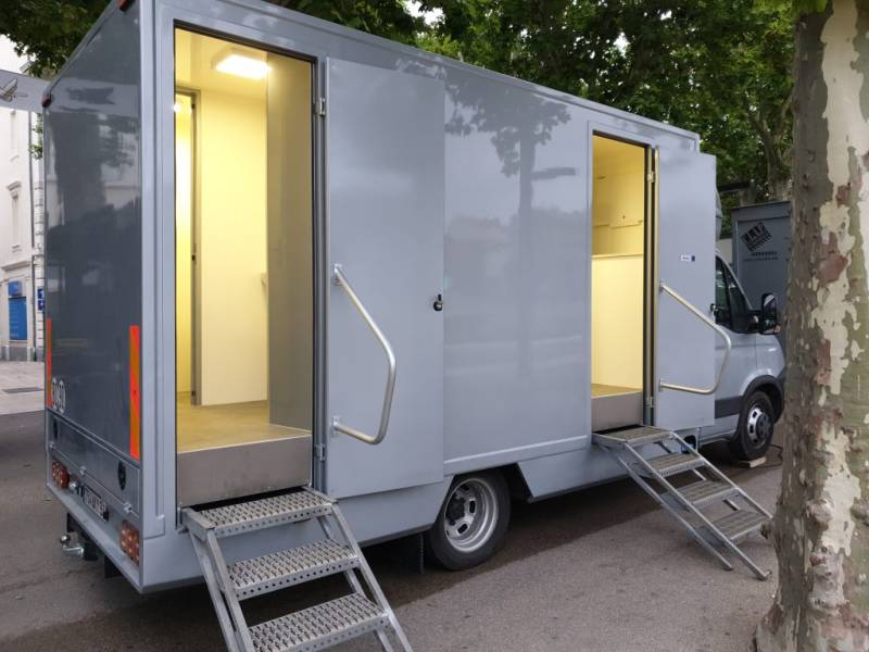 Fournisseur de loges sanitaires pour la série 